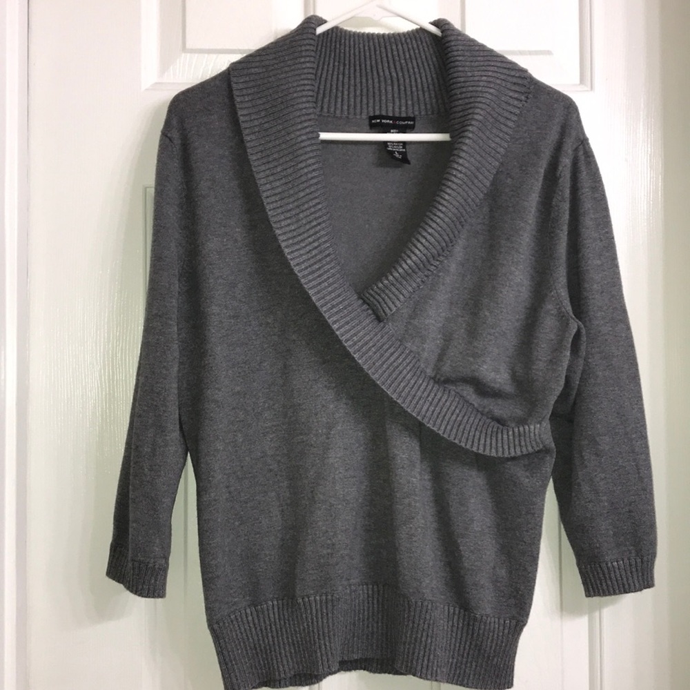 New York & Company Gray V-Neck Sweater